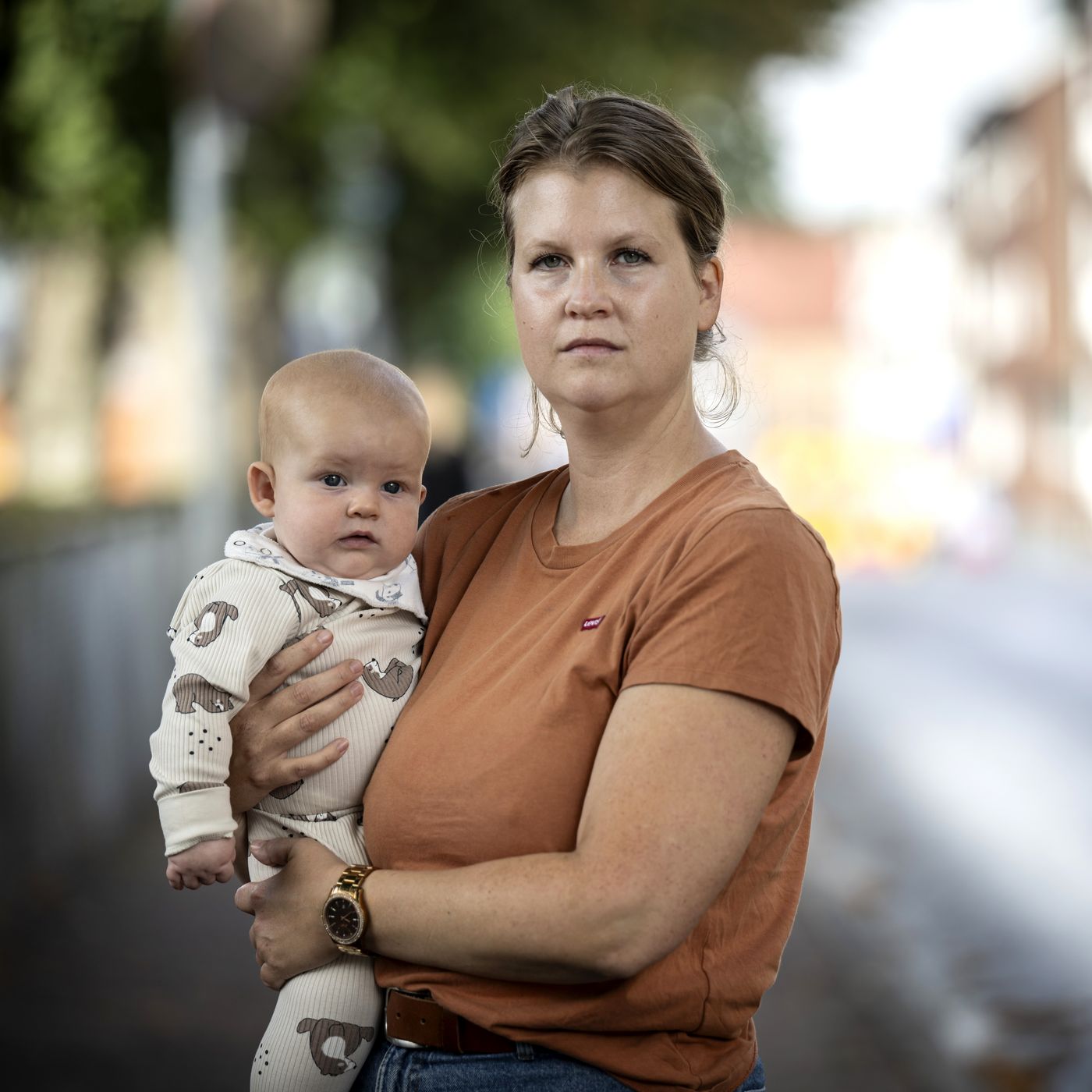 Mamma och baby föll ner i gatubrunn i Ängelholm episode artwork
