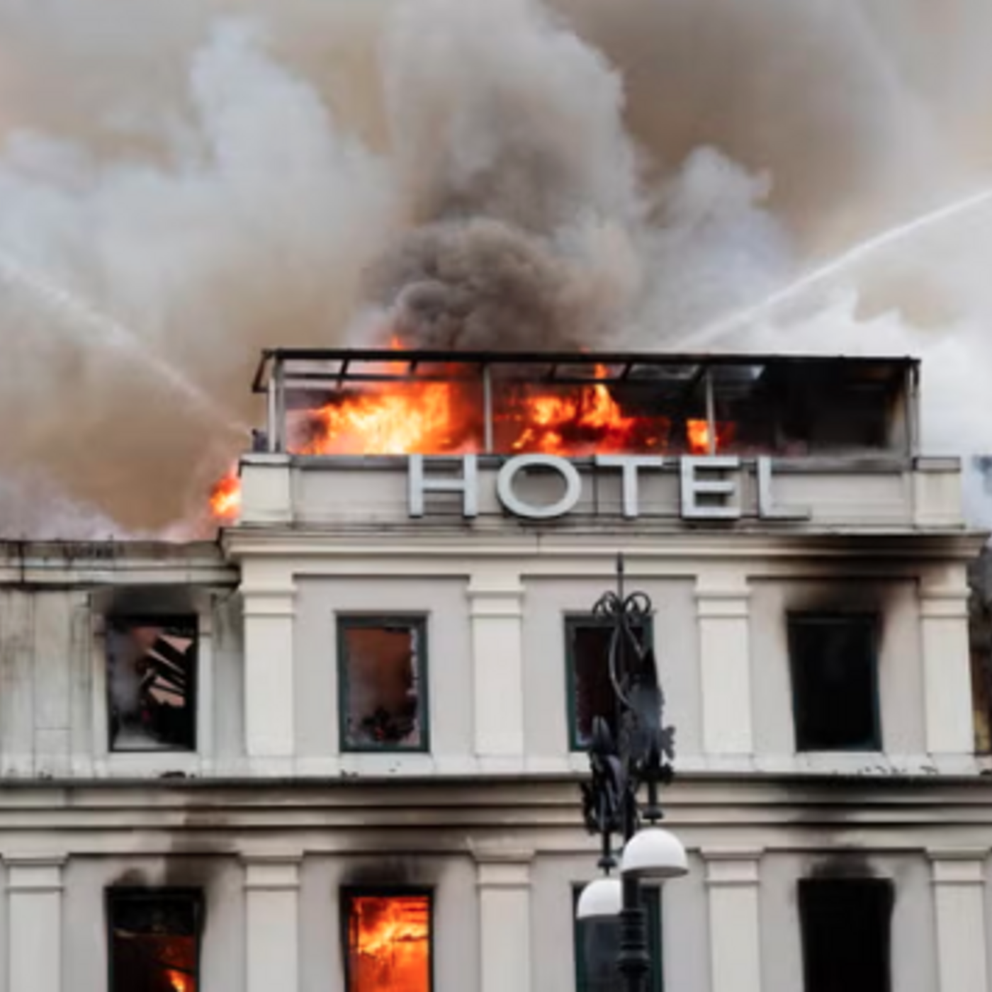 Troligen elfel bakom stora hotellbranden episode artwork